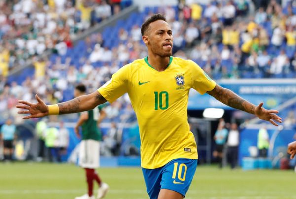 neymar-bi-fan-brazil-tuyen-bo-khong-can-2